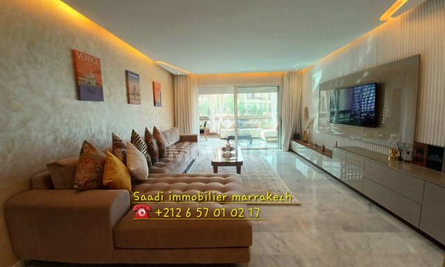 Apartamento moderno à venda em Marrakech com piscina e terraço