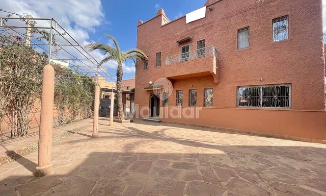 فيلا فاخرة للإيجار في مراكش مع شرفة و5 غرف نوم - 2