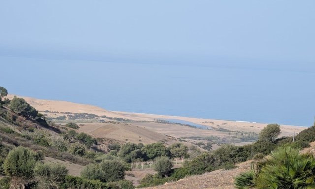 قطعة أرض 14000 متر مربع إطلالة على البحر