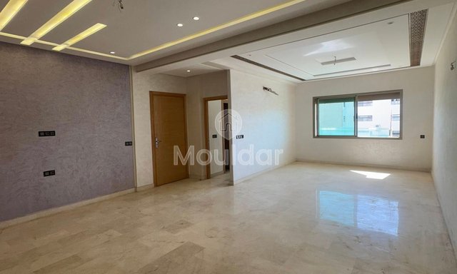 شقة واسعة للإيجار في فاس مع بلكونة وموقف سيارات