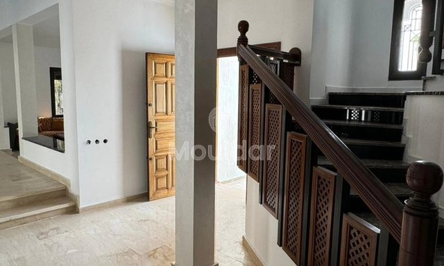 فيلا استثنائية للإيجار في الرباط، حي الرياض مع حديقة - 2