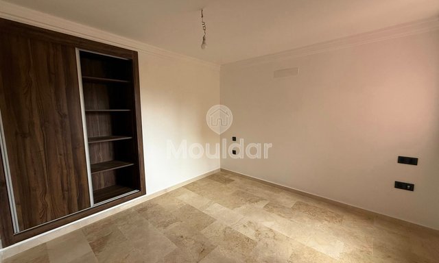 شقة دوبلكس رائعة للبيع في الدار البيضاء مع مسبح وشرفة