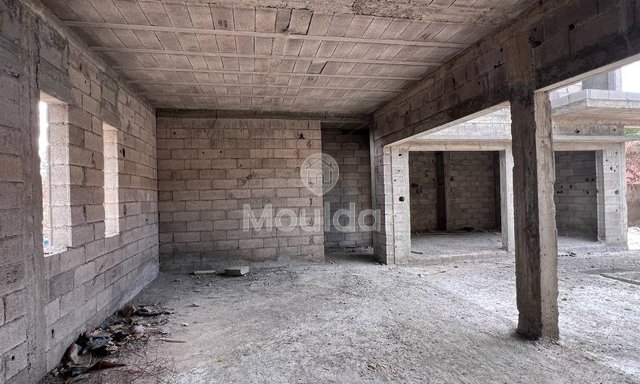 Riad Spacieux à Vendre - zone urbain KM8 , 7 Chambres - 4