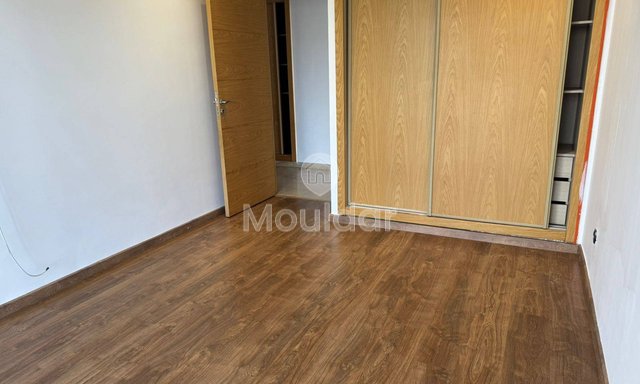 شقة للإيجار في دار بوعزة: الراحة والأمان - 4