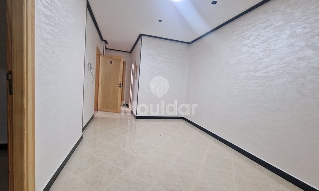 شقق للإيجار في القصر الكبير: 3 غرف مع شرفة