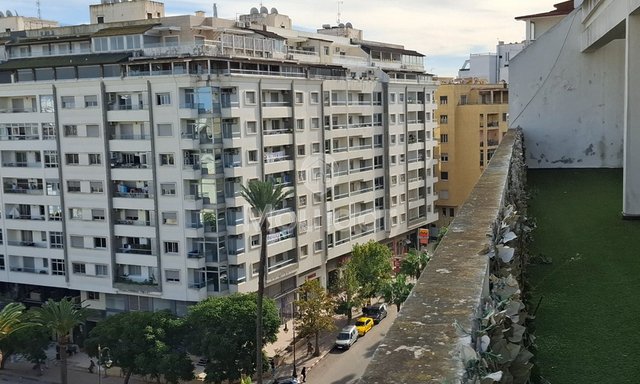 Appartement à Louer à Tanger : 5 Chambres, Vue Imprenable - 3