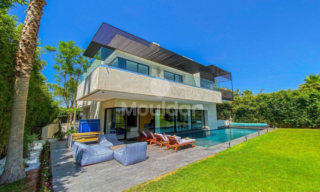 فيلا فسيحة في الدار البيضاء: 5 غرف، فرصة للانقضاض عليها