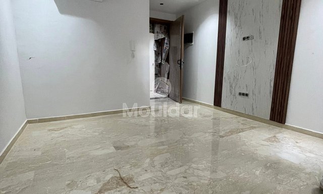 استوديو جذاب في الدار البيضاء مع تراس ومرآب للبيع