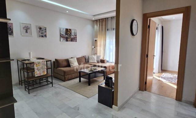 شقة للإيجار في الدار البيضاء: راحة حديثة مع شرفة