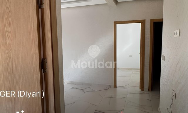 شقة للايجار في طنجة: 3 غرف مع شرفة - 4