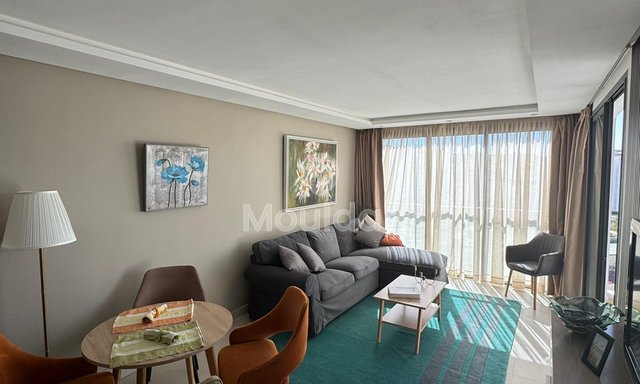 Entdecken Sie dieses hochwertige möblierte Studio in Anfa, in der Nähe des Lycée Lyautey. Eingebettet in eine luxuriöse Residenz im obersten Stockwerk, ist dieses Studio ideal für diejenigen, die Komfort und Eleganz suchen.