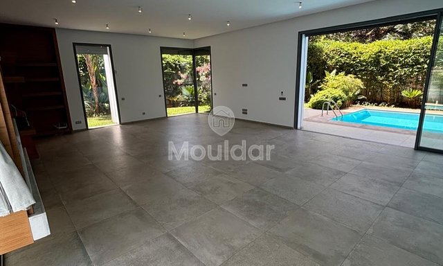 فيلا فاخرة في الدار البيضاء: مسبح، حديقة وراحة