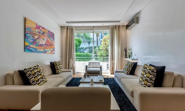 شقة للإيجار في عين دياب: رفاهية وراحة