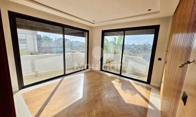 Appartamento con 3 camere in affitto a Casablanca con balcone