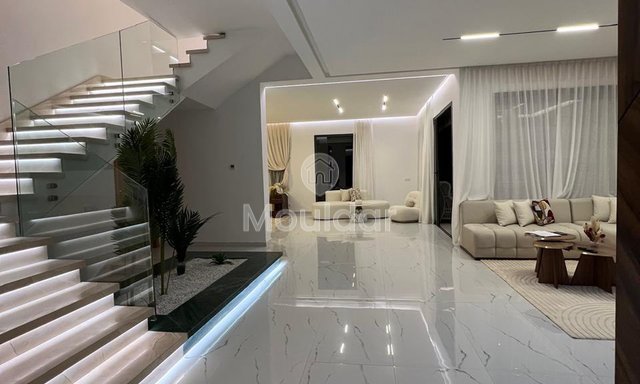 Evasion in Marrakesch: Luxuriöse Villa mit Pool und Komfort