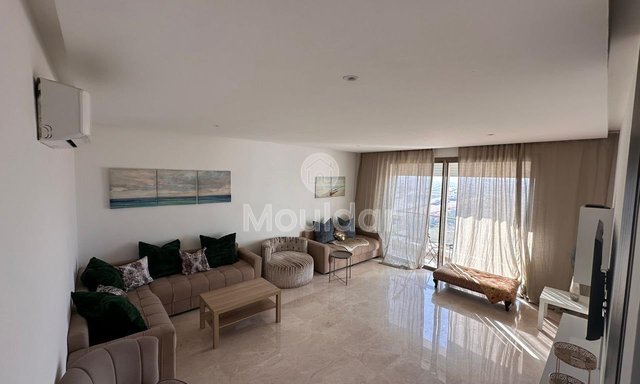 شقة للإيجار في عين دياب: إطلالة على البحر ومسبح