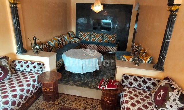 Getoomd appartement met 3 kamers met uitgeruste keuken in Casablanca