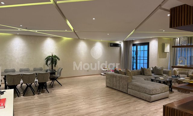 Appartamento spazioso in affitto con balcone e camino a Casablanca