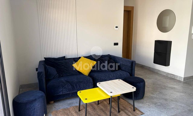 استوديو حديث للإيجار في الدار البيضاء، تراس وتكييف الهواء