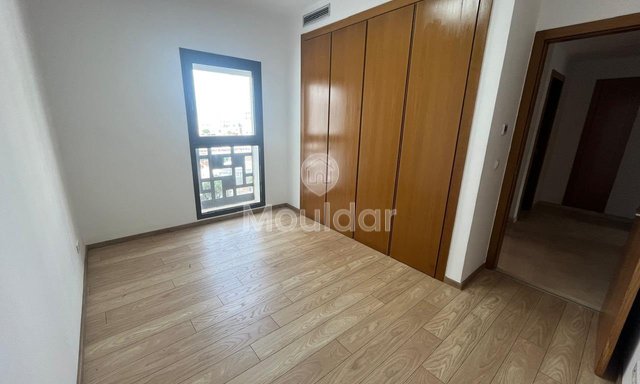 شقة فاخرة للإيجار في الدار البيضاء - 4 غرف نوم، تراس - 3