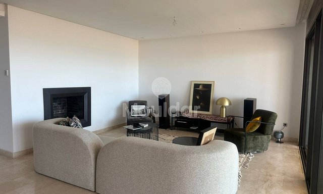 شقة رائعة للايجار بإطلالة على البحر، عين دياب