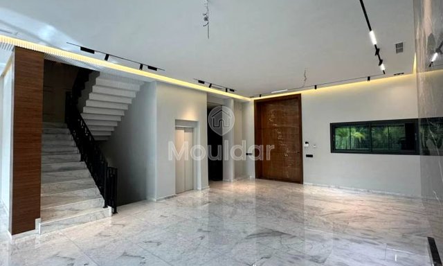 Villa de Luxe à Marrakech : 4 Chambres, Piscine et Sécurité