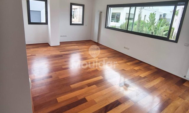 Villa Spacieuse à Dar Bouazza : Élegance et Confort