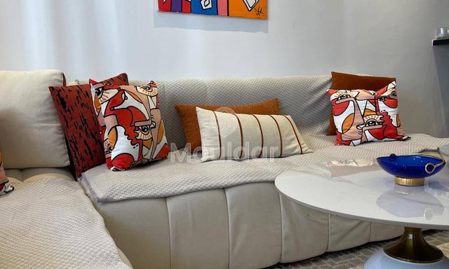 استوديو للإيجار في الدار البيضاء: راحة مع شرفة ومرآب