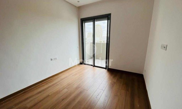 شقة جميلة للإيجار في الدار البيضاء مع شرفة وحمام سباحة - 2