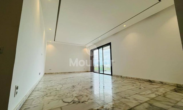 شقة جميلة للإيجار في الدار البيضاء مع شرفة وحمام سباحة - 3