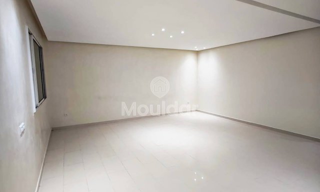 Apartamento 3 Quartos para Alugar: Varanda e Cozinha Equipadas em Kenitra