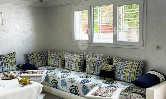 فيلا للإيجار في القنيطرة: سحر وراحة في الحديقة