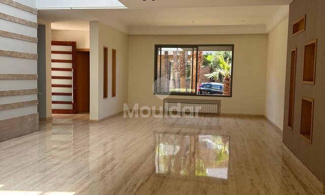 فيلا فاخرة في الدار البيضاء: 600م²، مسبح وحديقة خاصة