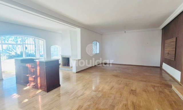 فيلا للإيجار في عين دياب: فخامة وراحة