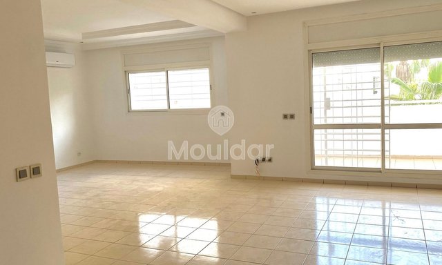 شقة واسعة للإيجار في الرباط - السويسي مع شرفة