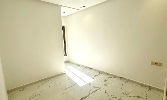 Charmoso Apartamento à Venda em Fez: 3 Quartos e Varanda - 2