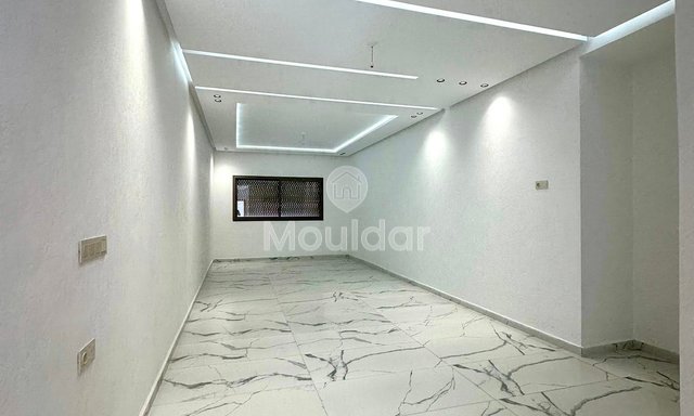 Charmoso Apartamento à Venda em Fez: 3 Quartos e Varanda