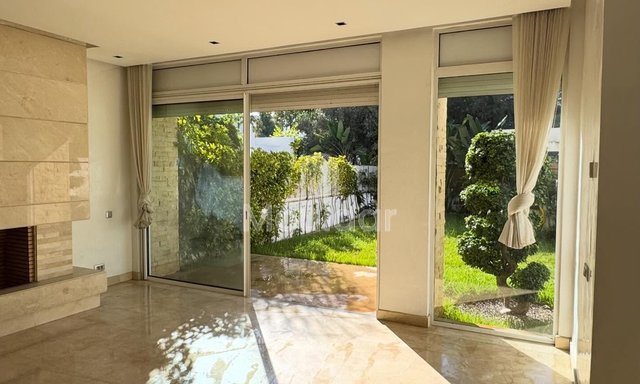 فيلا فسيحة للإيجار في بوسكورة مع مدفأة ساحرة