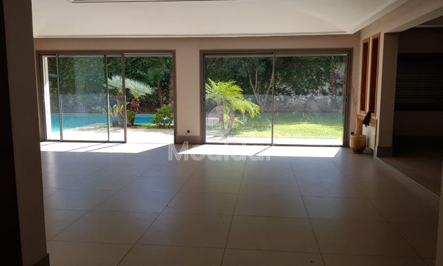 فيلا أنيقة للبيع في الدار البيضاء: مساحة وراحة