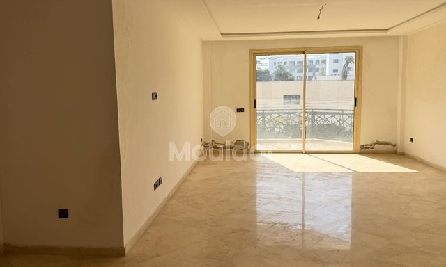 استأجر شقة واسعة في الدار البيضاء مع شرفة ومواقف سيارات - 2