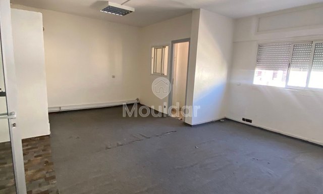 مكتب للإيجار: غرفة واحدة في الطابق الثالث في أكدال
