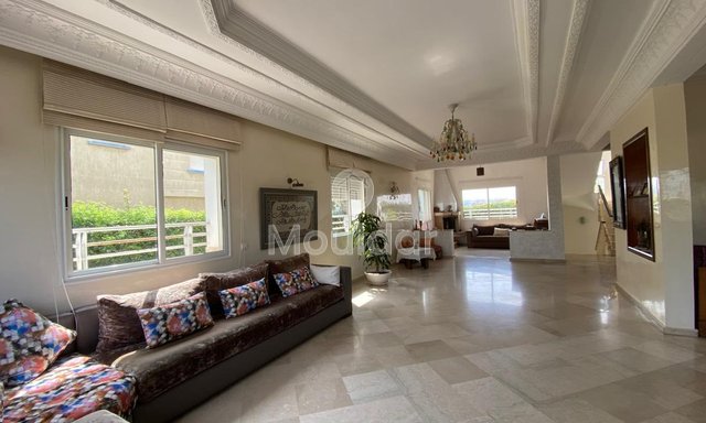 Villa de Luxe à Dar Bouazza avec Jardin, 456m² à Vendre