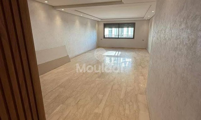 للإيجار: شقة حديثة من 3 غرف نوم مع تراس في أنفا