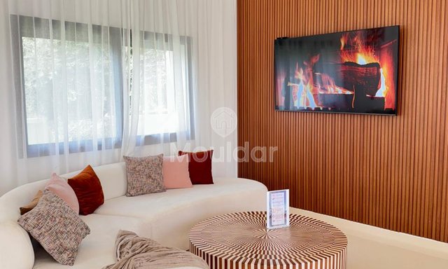 فيلا فاخرة في مراكش: هروب مع مسبح وسينما