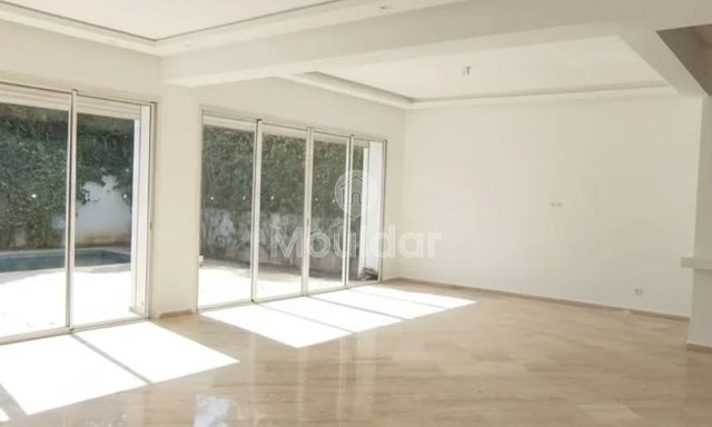 فيلا استثنائية في عين دياب: فخامة وراحة للإيجار - 4