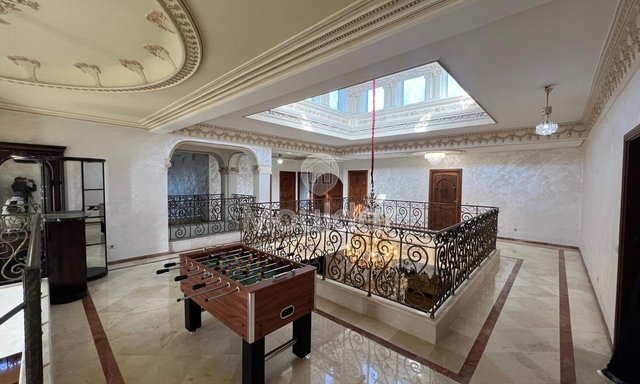 فيلا فاخرة للإيجار: 8 غرف مع مسبح في الدار البيضاء