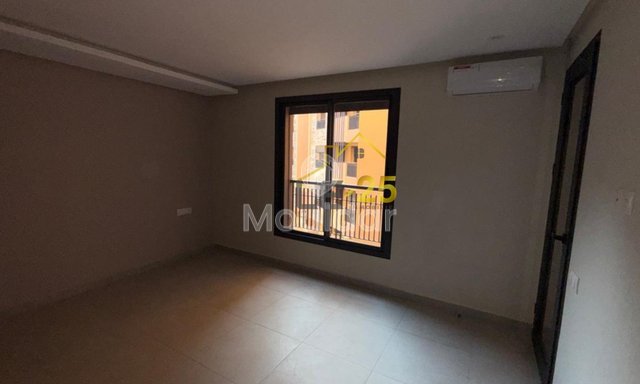 Guéliz'de balkon ve yüzme havuzlu 2 odalı daire satılık