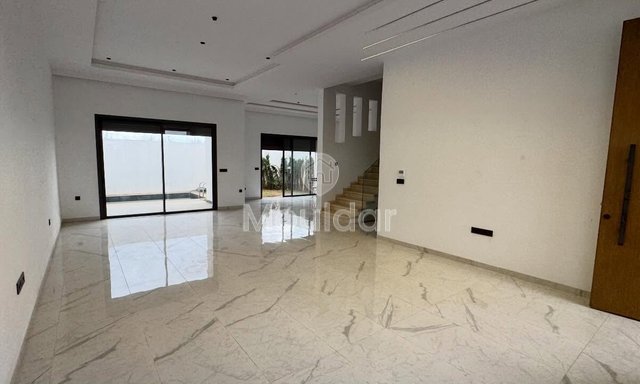 فيلا فسيحة للبيع في بوسكورة: الفخامة والراحة