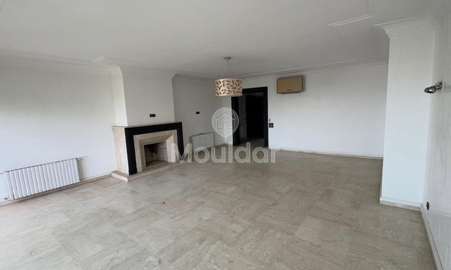 Charming Apartment in Aïn Diab: 3 Bedrooms, Balcony, Secure