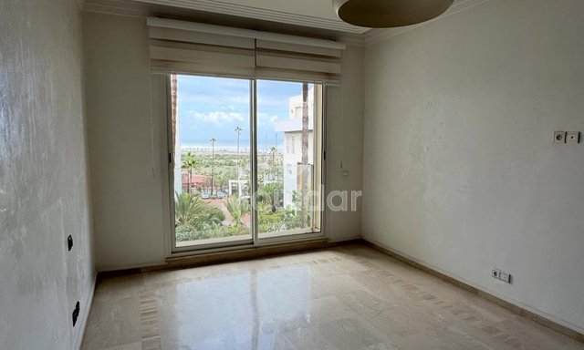 Charming Apartment in Aïn Diab: 3 Bedrooms, Balcony, Secure - 4